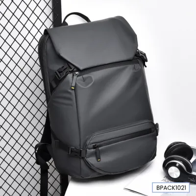 SLEEK ESSENCE BACKPACK